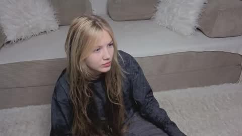 Snapshot of lil_tasty33 chatting on November 2025 09:55:02 AM Emma online show from November 2025 09:55:02 AM