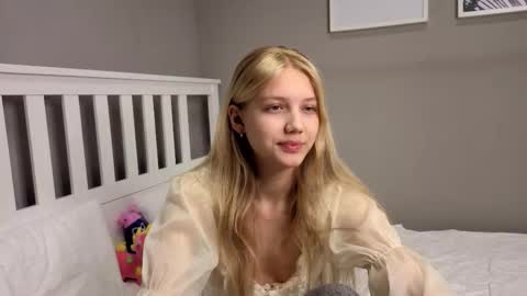 Snapshot of lil_tasty33 chatting on December 2025 09:51:02 AM Emma online show from December 2025 09:51:02 AM