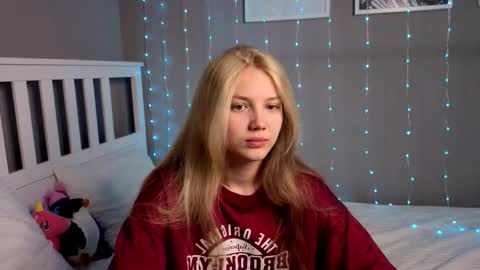 Snapshot of lil_tasty33 chatting on December 2025 10:52:02 AM Emma online show from December 2025 10:52:02 AM