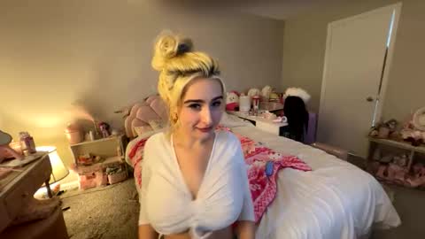 Snapshot of lil_uzi_sqquirt chatting on February 2026 01:10:02 AM Pink mink online show from February 2026 01:10:02 AM