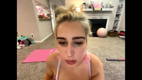 Snapshot of lil_uzi_sqquirt chatting on February 2026 03:36:01 AM Pink mink online show from February 2026 03:36:01 AM