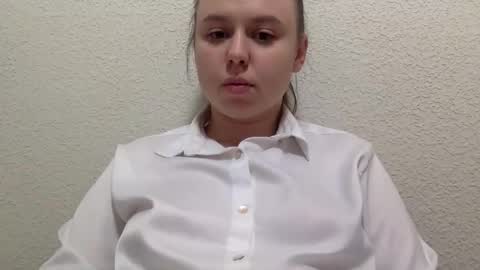 Lily online show from October 2025 02:18:02 PM