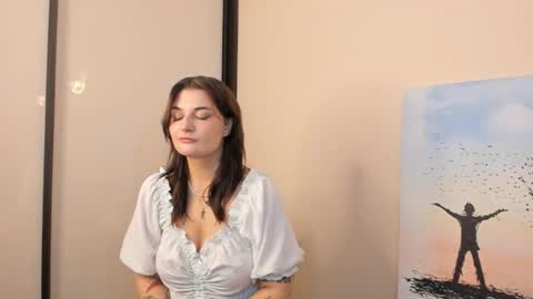 Mia online show from June 2026 03:43:02 PM