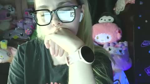 Snapshot of lilemmy1999 chatting on February 2025 03:08:01 PM emily ryanson online show from February 2025 03:08:01 PM