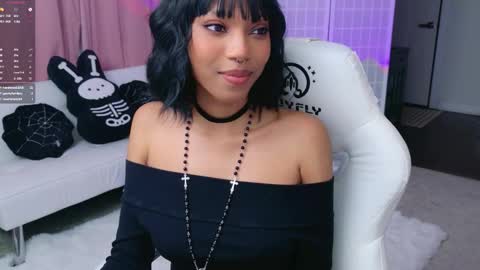 evie online show from December 2025 02:41:02 AM