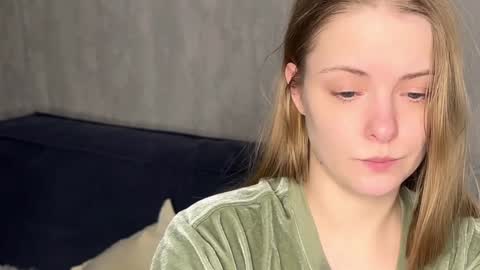 Lili online show from March 2026 04:09:01 PM