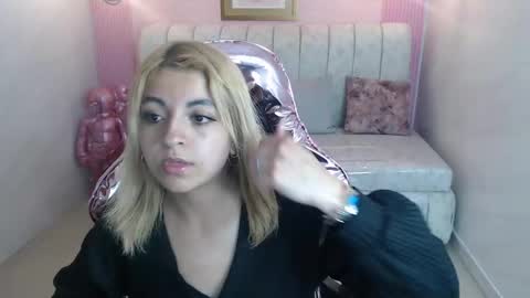 Lili online show from February 2025 04:07:01 AM