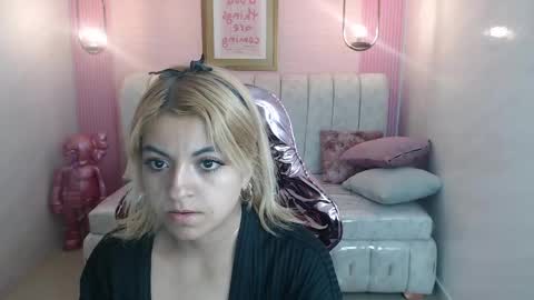 Lili online show from February 2025 07:23:01 AM