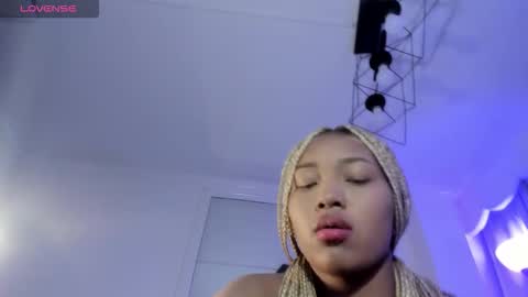 Lili online show from October 2025 01:15:01 AM