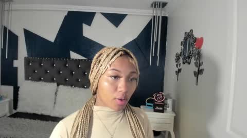 Lili online show from October 2025 05:13:01 PM