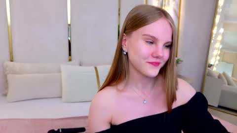 Snapshot of lili_lohan chatting on June 2026 09:19:02 AM lili_lohan online show from June 2026 09:19:02 AM