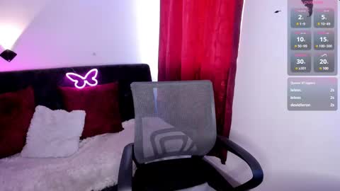 Snapshot of lili_thomson chatting on March 2025 09:32:02 PM Nataly online show from March 2025 09:32:02 PM