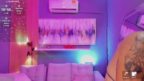 holis soy lily chang no olvides el pulgar arriba es muy importante para mi 3 independent model online show from April 2026 07:47:01 PM