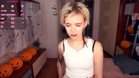 Lilian online show from October 2025 03:35:02 PM