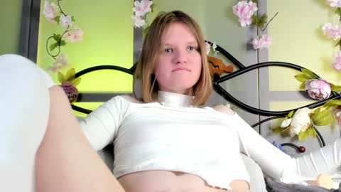 hi guys Im new here Im 18 years oldIve never had sex online show from December 2024 08:15:01 PM