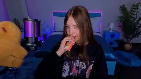 Lili Bakery online show from September 2025 02:01:02 AM