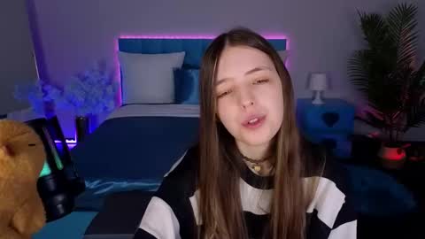 Lili Bakery online show from November 2025 02:54:01 AM