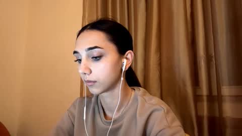 Snapshot of lilihalvorsen chatting on October 2025 10:09:01 PM Lina online show from October 2025 10:09:01 PM