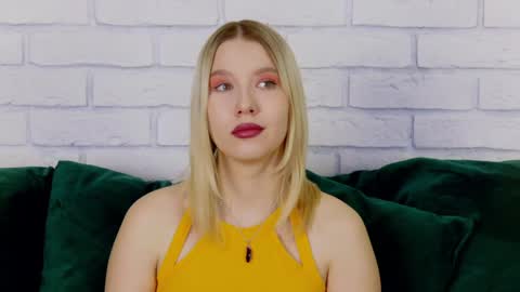 LiliLinn online show from January 2025 04:43:01 AM