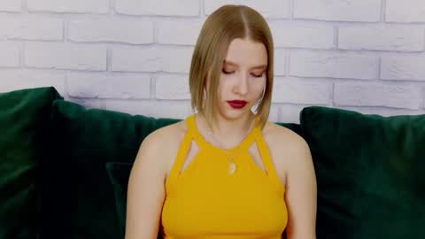 LiliLinn online show from February 2025 11:20:01 AM