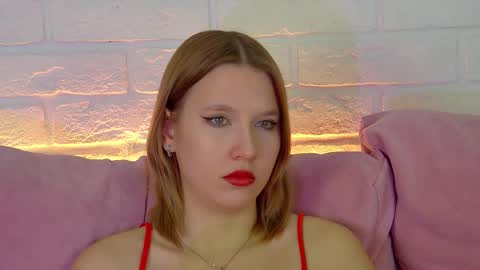 LiliLinn online show from December 2025 05:05:01 AM