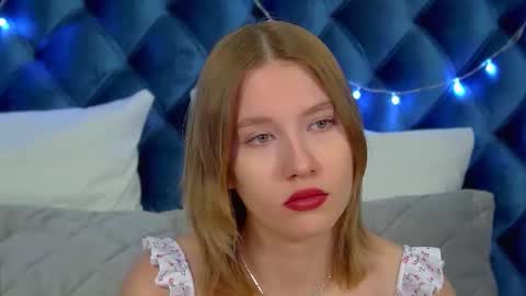 LiliLinn online show from December 2025 04:54:01 AM