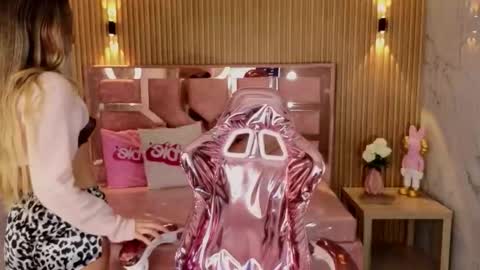 Lilith  online show from November 2025 09:47:01 PM