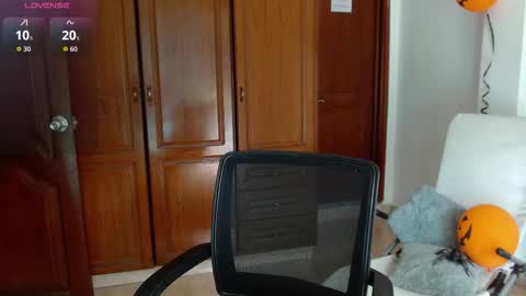 lili online show from October 2025 07:40:01 PM