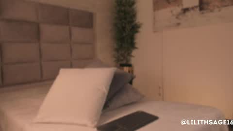 lilith_sage_ online show from April 2026 07:40:02 PM