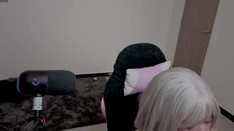 Lilith online show from November 2025 06:39:01 PM