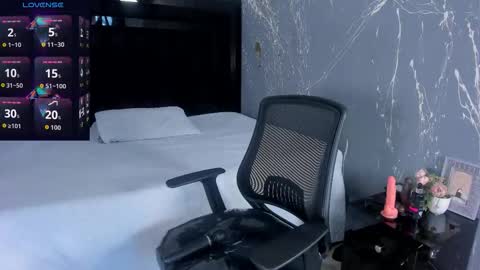 Lilith luxorr online show from November 2025 01:22:02 PM