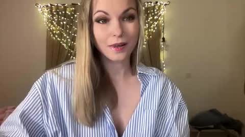 Snapshot of lilithnewdawn chatting on March 2026 07:20:02 PM lilithnewdawn online show from March 2026 07:20:02 PM