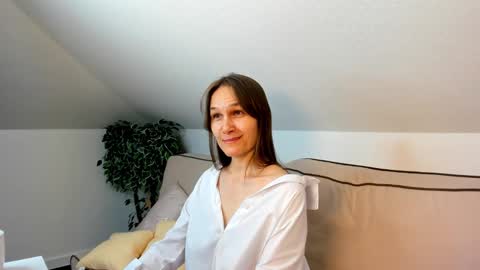 lillian_white1 online show from February 2025 12:02:02 PM
