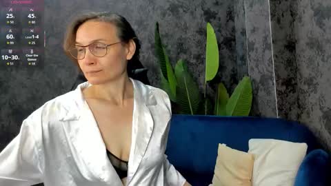 lillian_white1 online show from October 2025 12:42:01 AM