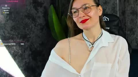 Snapshot of lillian_white1 chatting on May 2026 01:56:01 AM lillian_white1 online show from May 2026 01:56:01 AM