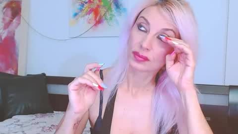 Lara online show from January 2025 07:04:01 PM