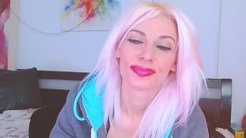 Lara online show from January 2025 10:37:01 PM