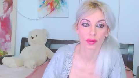 Lara online show from March 2026 07:04:02 PM