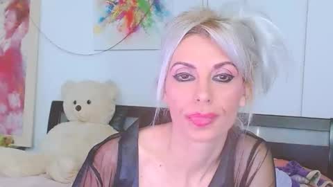 Lara online show from March 2026 07:47:01 PM