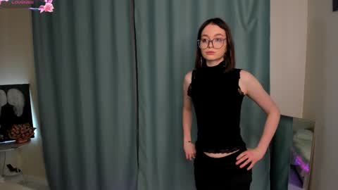 Snapshot of lillianperrys chatting on February 2026 07:28:01 PM Lily online show from February 2026 07:28:01 PM