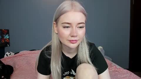 Snapshot of lillie_berry chatting on June 2026 04:32:02 AM lillie_berry online show from June 2026 04:32:02 AM