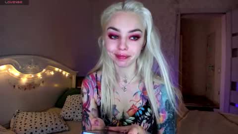 LilliMoore online show from June 2026 02:09:02 AM