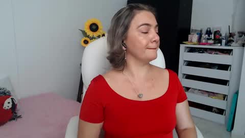 Snapshot of lilly_milf chatting on December 2024 01:06:02 PM Lilly online show from December 2024 01:06:02 PM