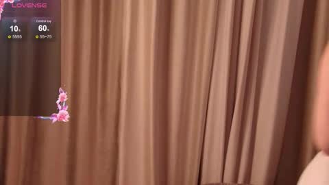 lilly_royse online show from October 2025 06:35:02 AM