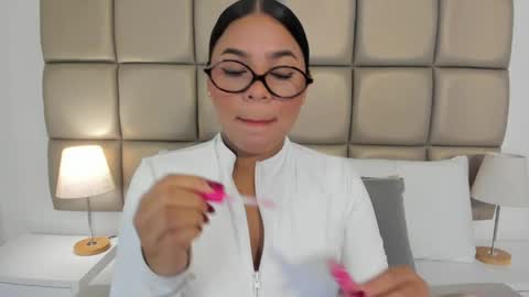 Snapshot of lilly_williamss chatting on May 2026 03:47:01 AM Lilly online show from May 2026 03:47:01 AM