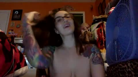 hi guys im back on here 3 online show from September 2025 11:04:02 PM