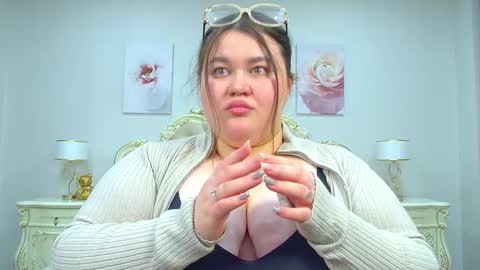 LiloLewins online show from January 2025 04:00:02 PM