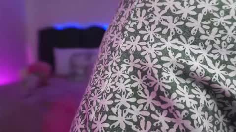 Lilou online show from March 2026 12:22:01 PM