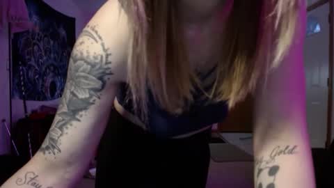 Snapshot of lilsirenluna chatting on May 2026 01:57:16 AM Luna online show from May 2026 01:57:16 AM