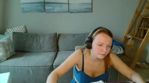 Lily dollyx online show from November 2025 10:04:02 AM